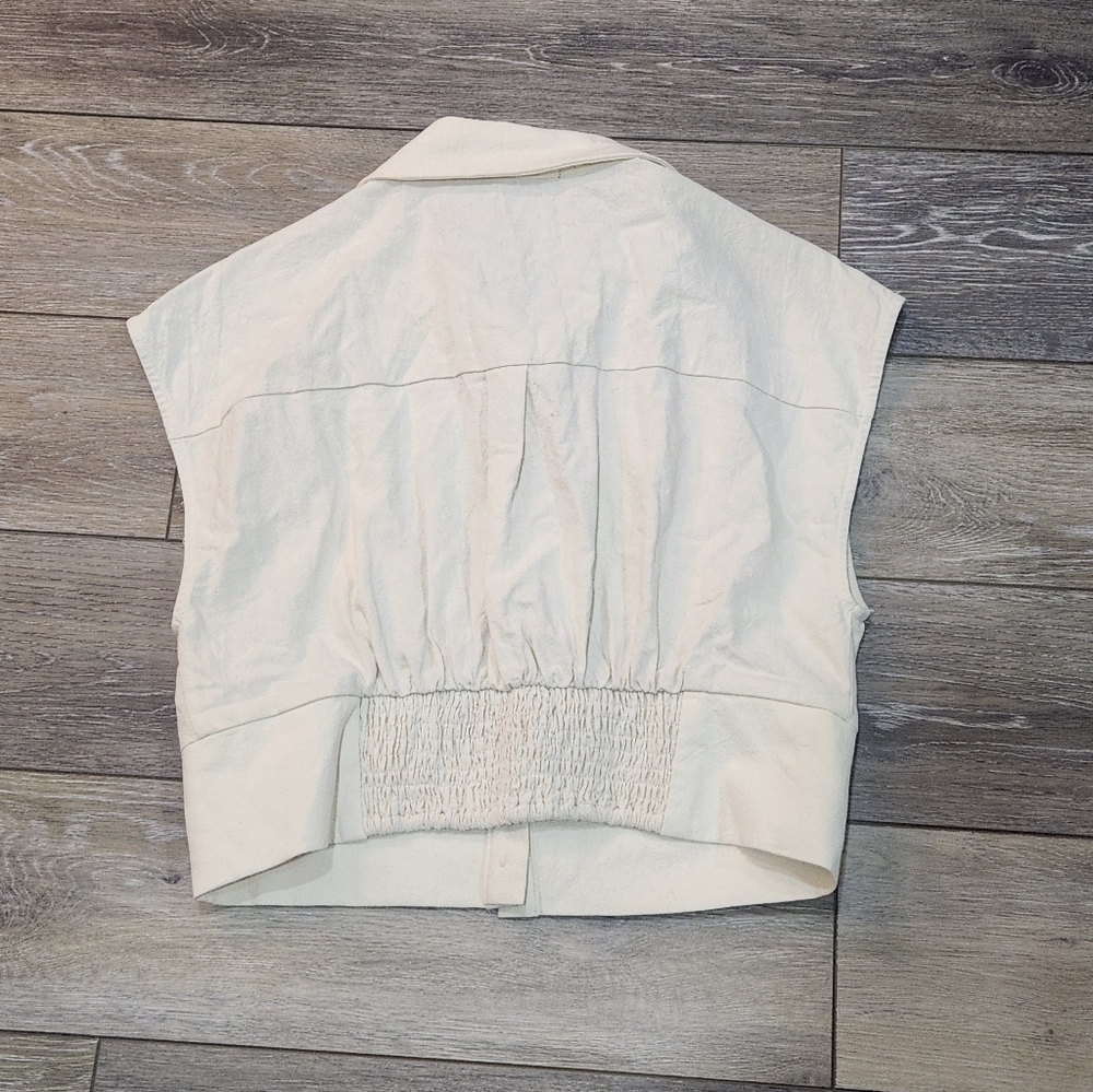 Cider Cream Button-Down Cropped Cap-Sleeve Shirt - Picture 5 of 6